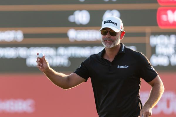   Paul Waring saw his lead cut to a single shot during the third round of the Abu Dhabi HSBC Championship.